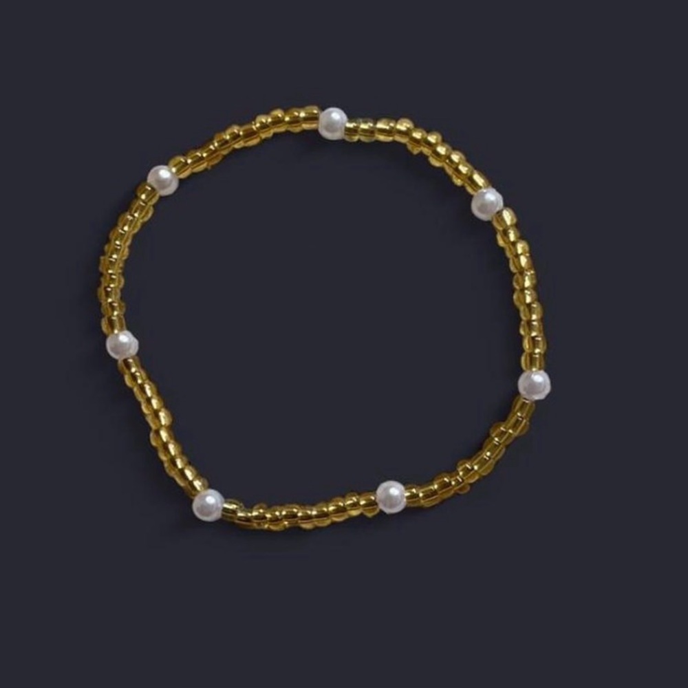 Elegant Gold and Pearl Beaded Bracelet